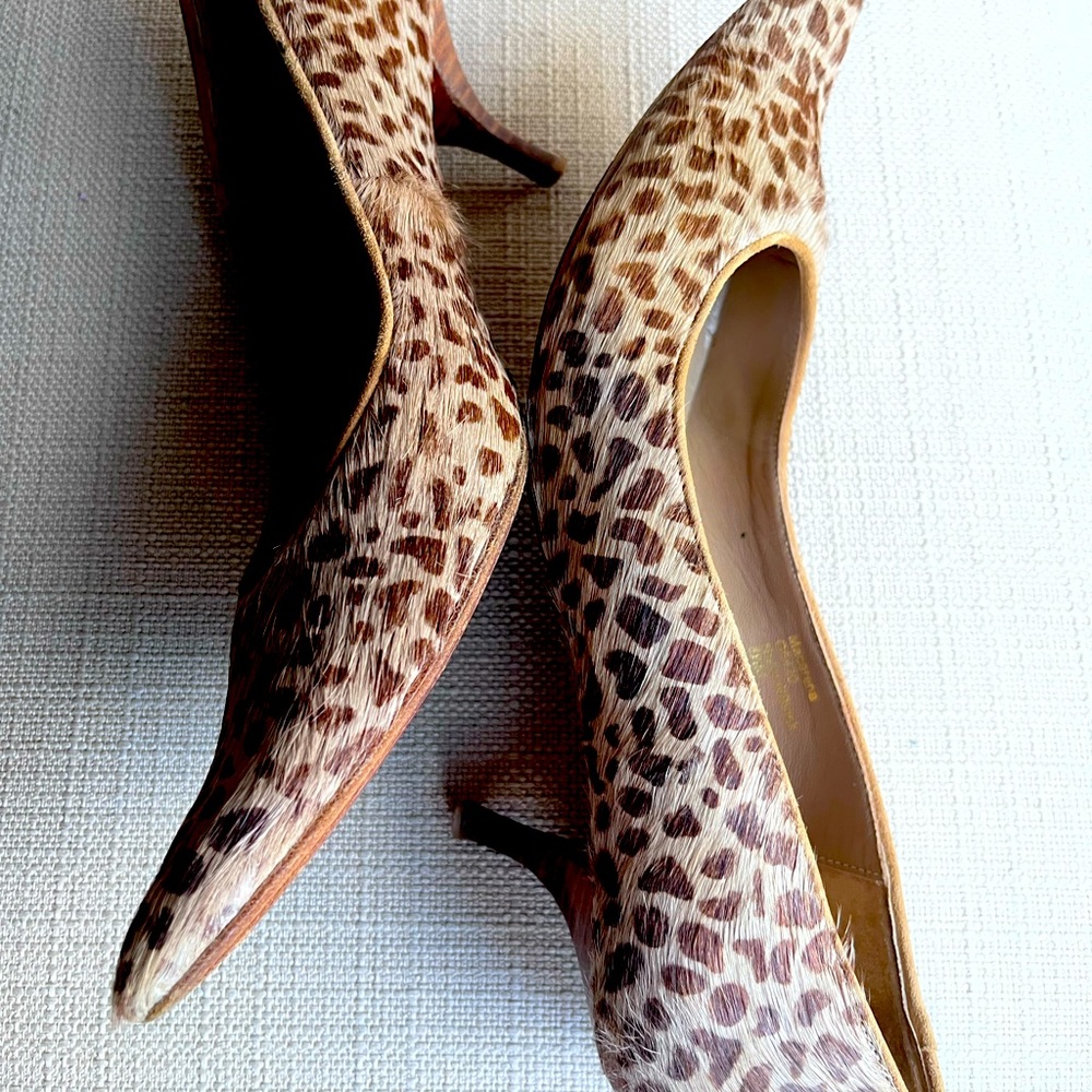 Classic Richard Tyler pumps get a fun twist. Italian made!Cowhide leopard.